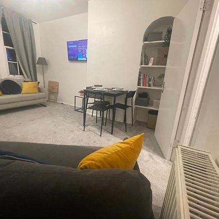 Tooting Lodge London - Cosy 2 Bedroom House With Garden, 5 Mins Walk To Tube Station Dış mekan fotoğraf