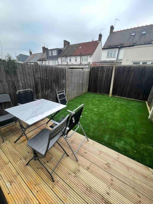 Tooting Lodge London - Cosy 2 Bedroom House With Garden, 5 Mins Walk To Tube Station Dış mekan fotoğraf